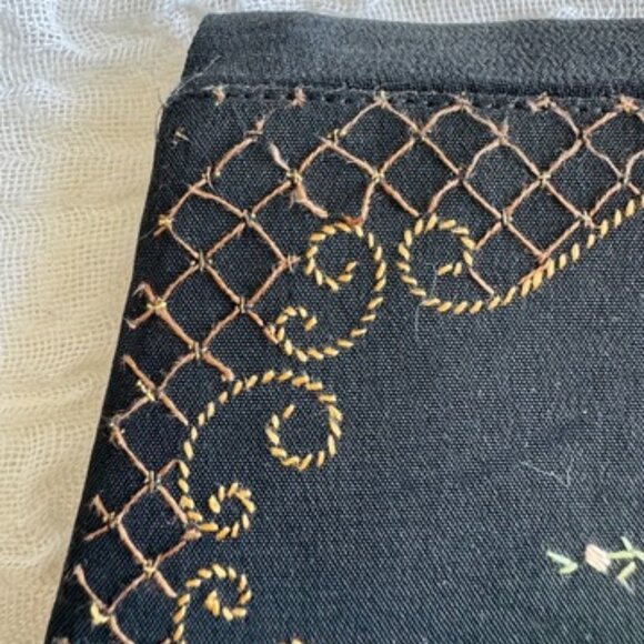 1930s Vintage Black Floral Petit Point Embroidered Clutch - Picture 6 of 13
